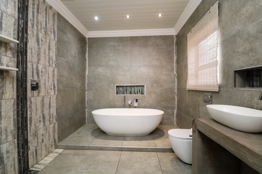 To Let 3 Bedroom Property for Rent in Flamwood North West